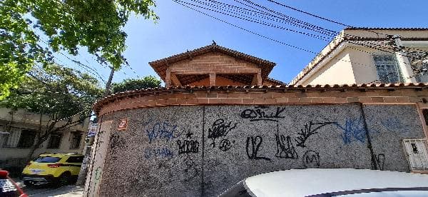 Imóvel com ótimo custo — Casa no Quintino Bocaiuva, Rio de Janeiro - RJ, Nº 1006, 1 quarto, 3 vagas, 270m² | Venda Direta Online