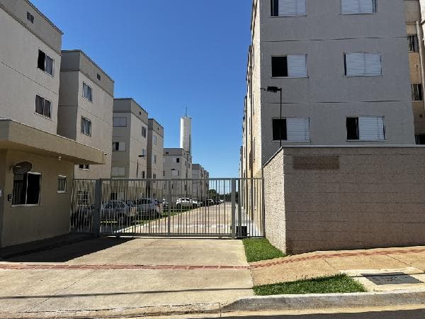 Imóvel com potencial de valorização — Apartamento no Conjunto Semiramis Barros Braga, Londrina - PR, Apto 103, 2 quartos, 1 vaga, 43,31m² | Venda Online