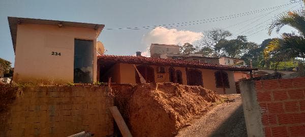 Imóvel com potencial — Casa no Jaguara, Sao Jose do Vale do Rio Preto - RJ, Nº 234, 2 quartos, 293,34m² | Venda Direta Online