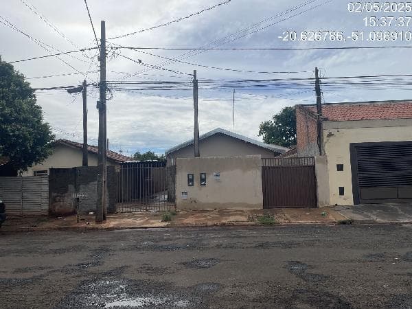 Condição facilitada — Casa no Conjunto Habitacional Apolinario Pi, Pereira Barreto - SP, Nº 3951, 2 quartos, 126,05m² | Venda Direta Online